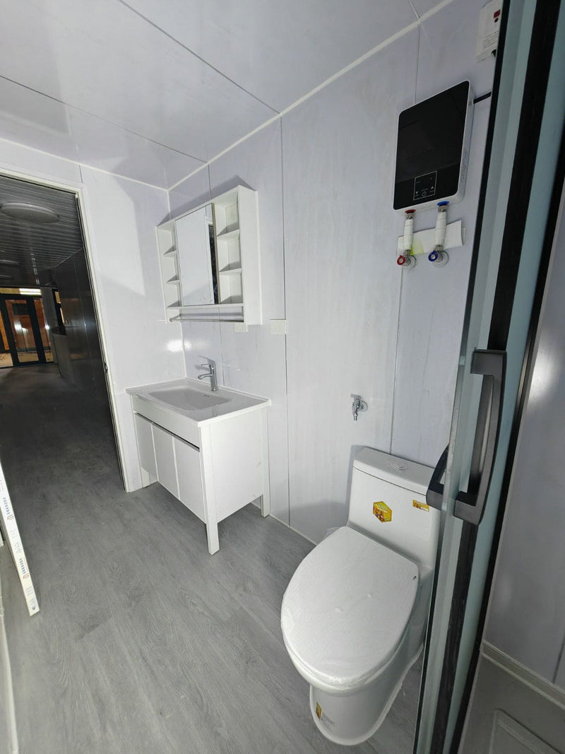 Expandable Tiny Home – Fully Equipped, Portable Living Space